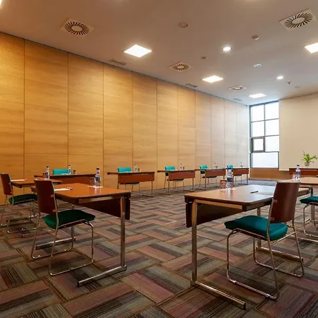 Отель Puerta De Bilbao