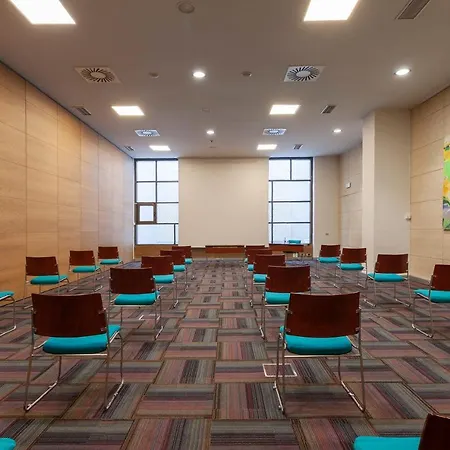 Hotel Puerta De Bilbao 4*