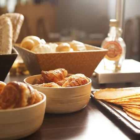 Отель Puerta De Bilbao 4*