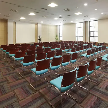 Puerta De Bilbao Отель 4*