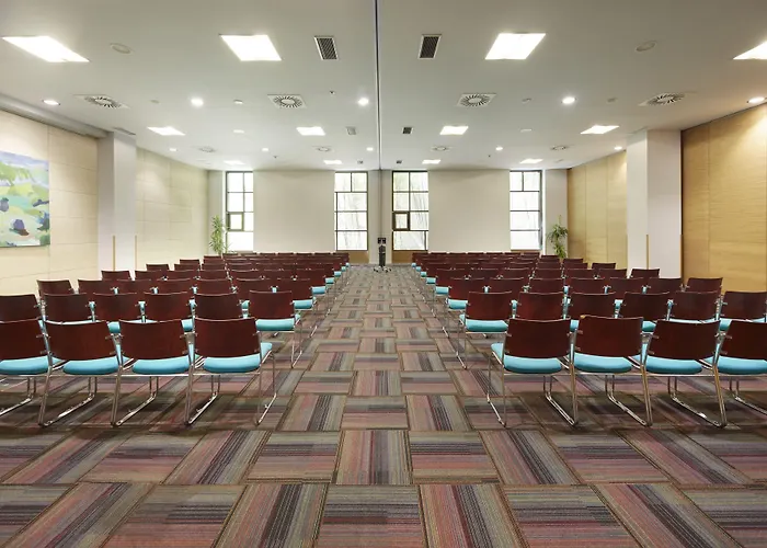 Puerta De Bilbao Hotel 4*