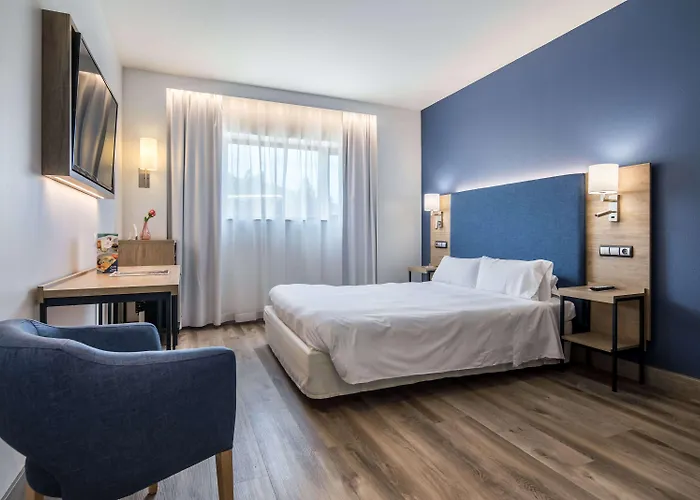 ホテル Puerta De Bilbao 4*