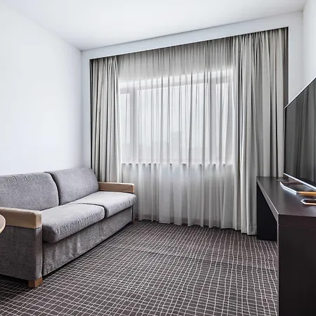 Ξενοδοχείο Puerta De Bilbao 4*